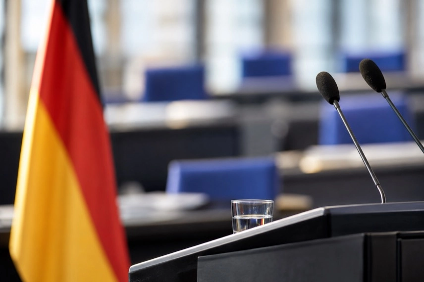 Neutraler Sitzungstisch als Motiv für Regierungsbildung und politische Mehrheiten in Sachsen-Anhalt