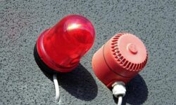 Werneke schlägt Alarm: Acht-Stunden-Tag in Gefahr!