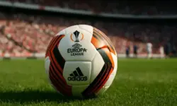 Europa League Symbolbild – Fußball im Stadion auf dem Rasen, stellvertretend für das Spiel VfB Stuttgart gegen Celta Vigo.