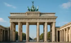 Brandenburger Tor im Sonnenlicht