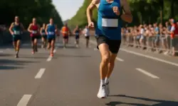 Marathonlauf Berlin auf sonniger Straße
