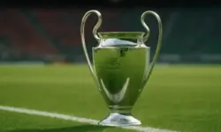 Fußball Pokal Champions League Trophäe auf Rasen Erfolgreichster deutscher Fußballer Rekord Titel