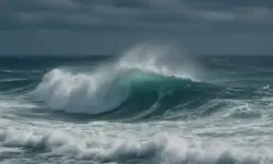 Große brechende Ozeanwelle unter dunkel bewölktem Himmel, aufgenommen im fotorealistischen Stil.