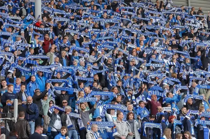 Fussball Stadion mit Fans