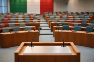 Leerer Plenarsaal eines Landesparlaments mit Rednerpult und Sitzreihen, moderne Architektur, sachliche Beleuchtung, Nordrhein-Westfalen, Landtagswahl 2027