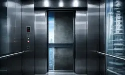 Stillstehender Aufzug in einem Hochhaus, Symbol für Aufzugpanne im Tokyo Skytree in Tokio