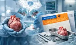 Neutrale Krankenhausumgebung mit OP-Flur und medizinischen Instrumenten, Sinnbild für Organspenden und Transplantationen in Deutschland.